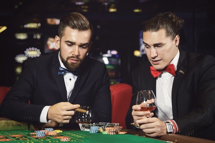 Live dealer during Tournament Mode play